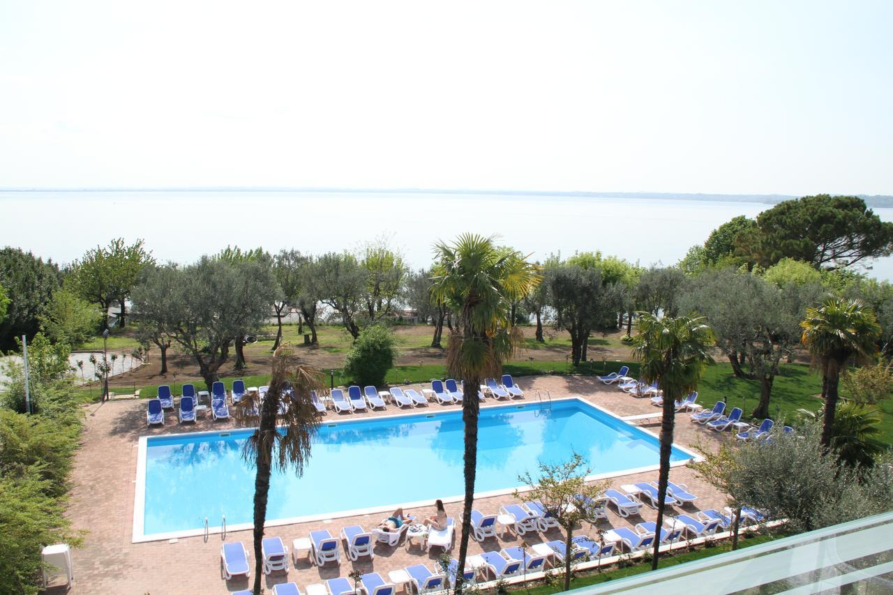 Front Lake Hotel Villa Paradiso Suite Moniga del Garda Εξωτερικό φωτογραφία