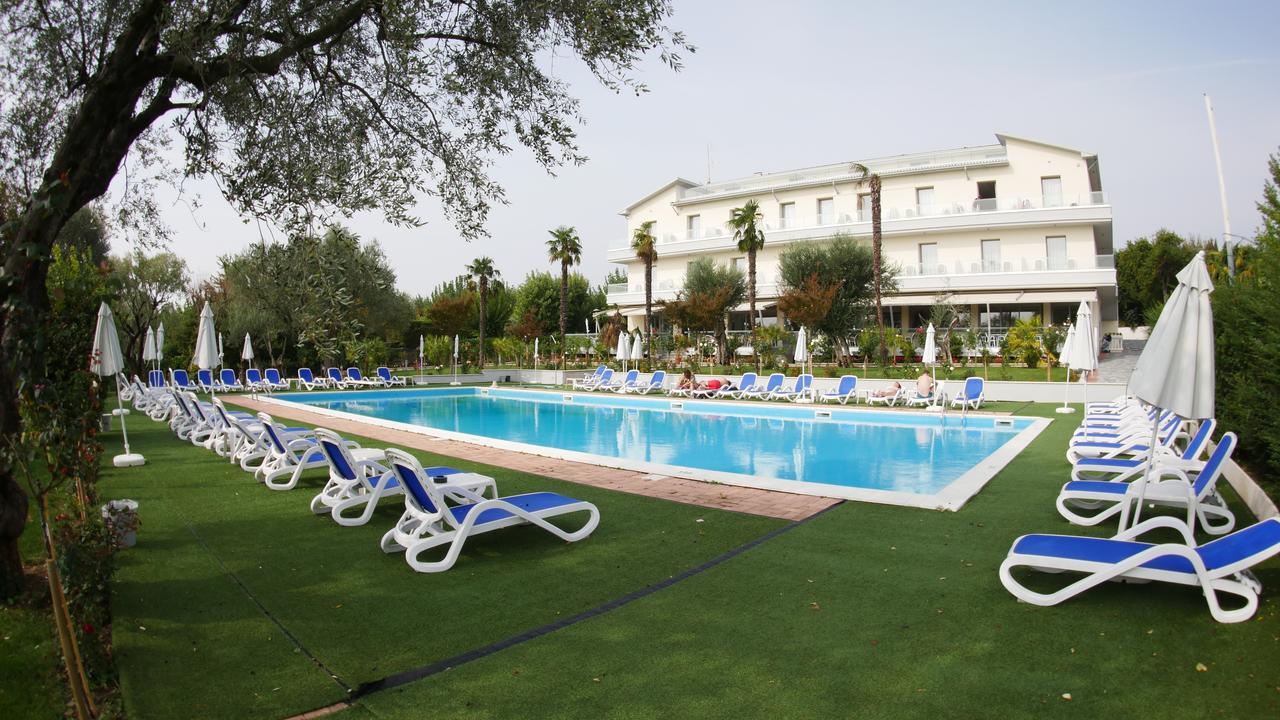 Front Lake Hotel Villa Paradiso Suite Moniga del Garda Εξωτερικό φωτογραφία